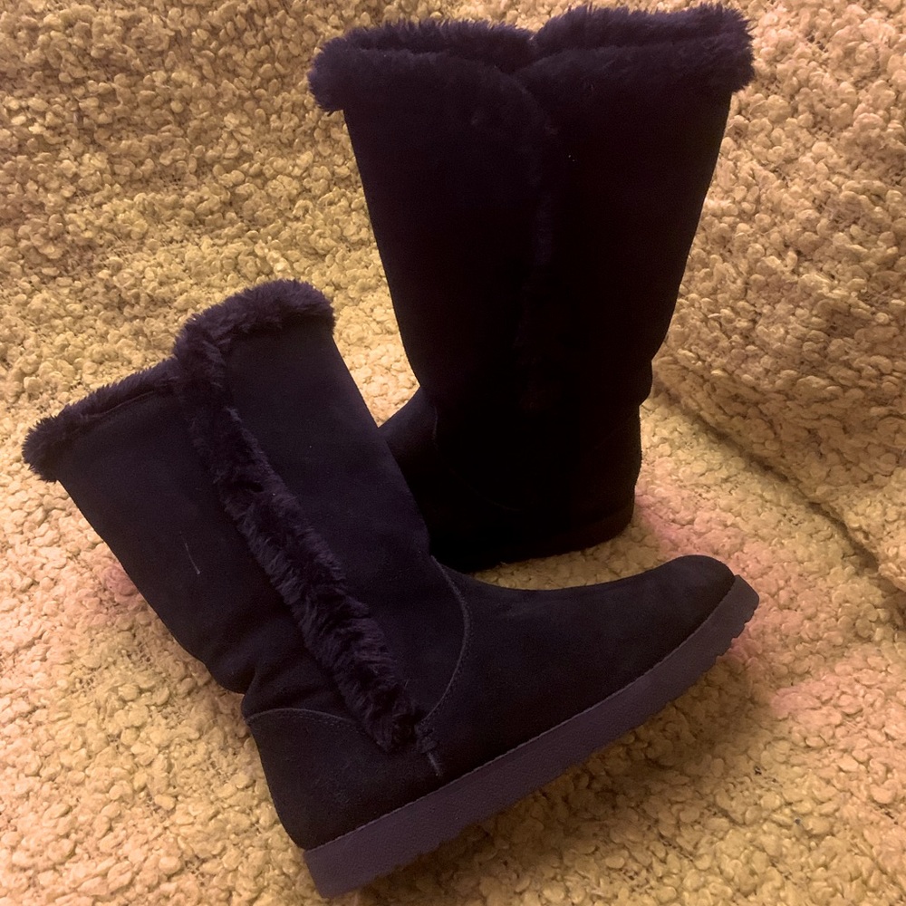 Size 9 faux fur lined black Target boots!! 🖤